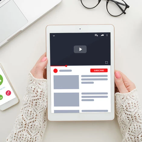 Relaxdays Scrivania Ad Angolo, Ripiano E Cassetto, Salvaspazio, Ufficio, Studio, Stile Rustico, HLP 76x107x72 Cm, Bianca 3 Relaxdays Scrivania Ad Angolo, Ripiano E Cassetto, Salvaspazio, Ufficio, Studio, Stile Rustico, HLP 76x107x72 Cm, Bianca - immagine 3