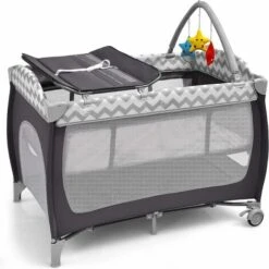 DREAMADE 3 IN 1 Lettino Da Viaggio Con Fasciatoio Per Neonati, Culla Da Campeggio Con Materasso 120x60cm, Tasca Laterale E Giocattoli Per 0-3 Anni, Carico 25 KG (Grigio)