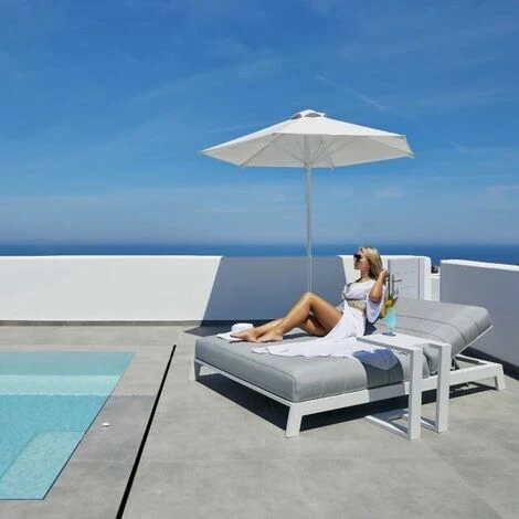 Lettino A Due Posti, Materasso In Gomma Drenante E Tessuto Sunbrella, Struttura In Alluminio, Bianco 2 Lettino A Due Posti, Materasso In Gomma Drenante E Tessuto Sunbrella, Struttura In Alluminio, Bianco - immagine 2
